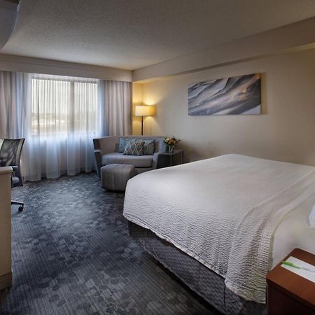 คอร์ตยาร์ด ฟาเยตต์วิลล์ Hotel เฟย์เอตต์วิลล์ ภายนอก รูปภาพ