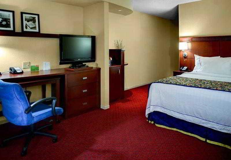 คอร์ตยาร์ด ฟาเยตต์วิลล์ Hotel เฟย์เอตต์วิลล์ ภายนอก รูปภาพ